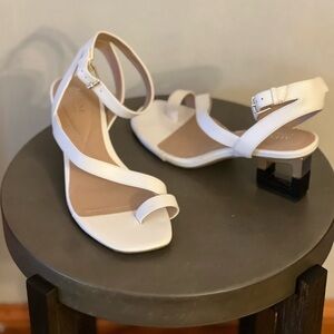 🎉 PRICE DROP - Alfani - 9.5 White - 2 1/4” black and gold hollow heel. Stylish